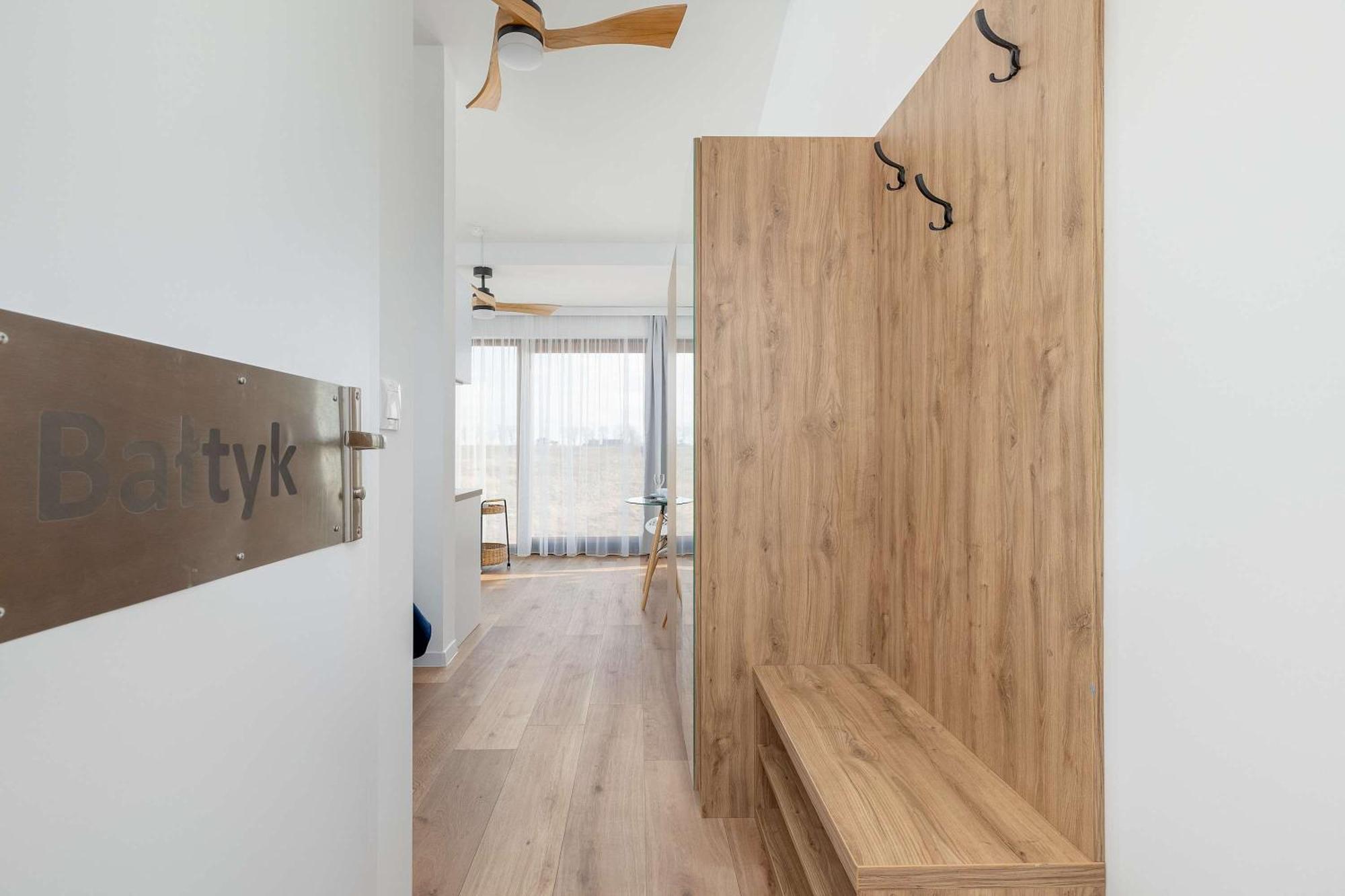 Modern & Spacious Baltin Blu By Renters Apartment Sarbinowo