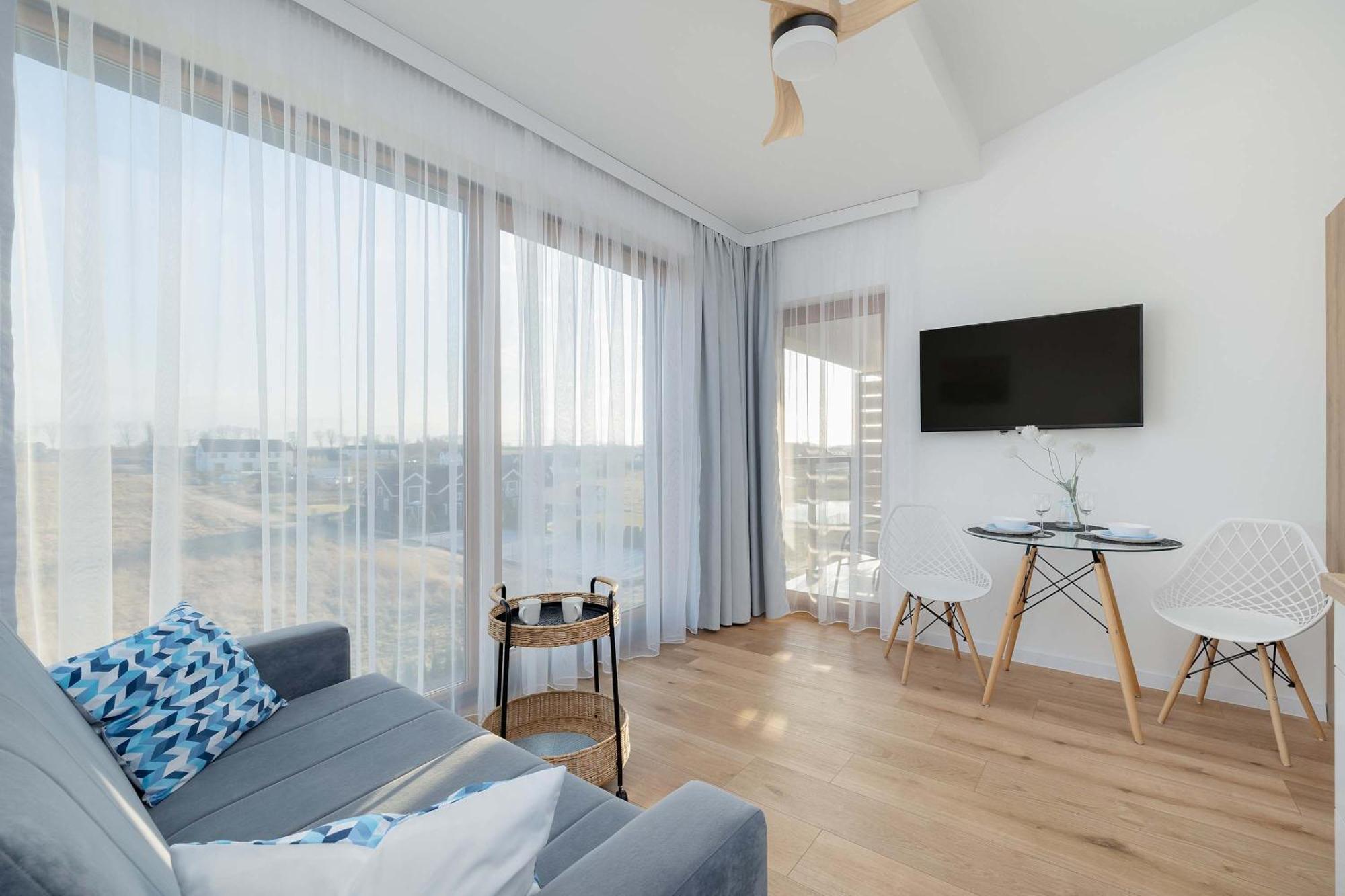 Modern & Spacious Baltin Blu By Renters Apartment