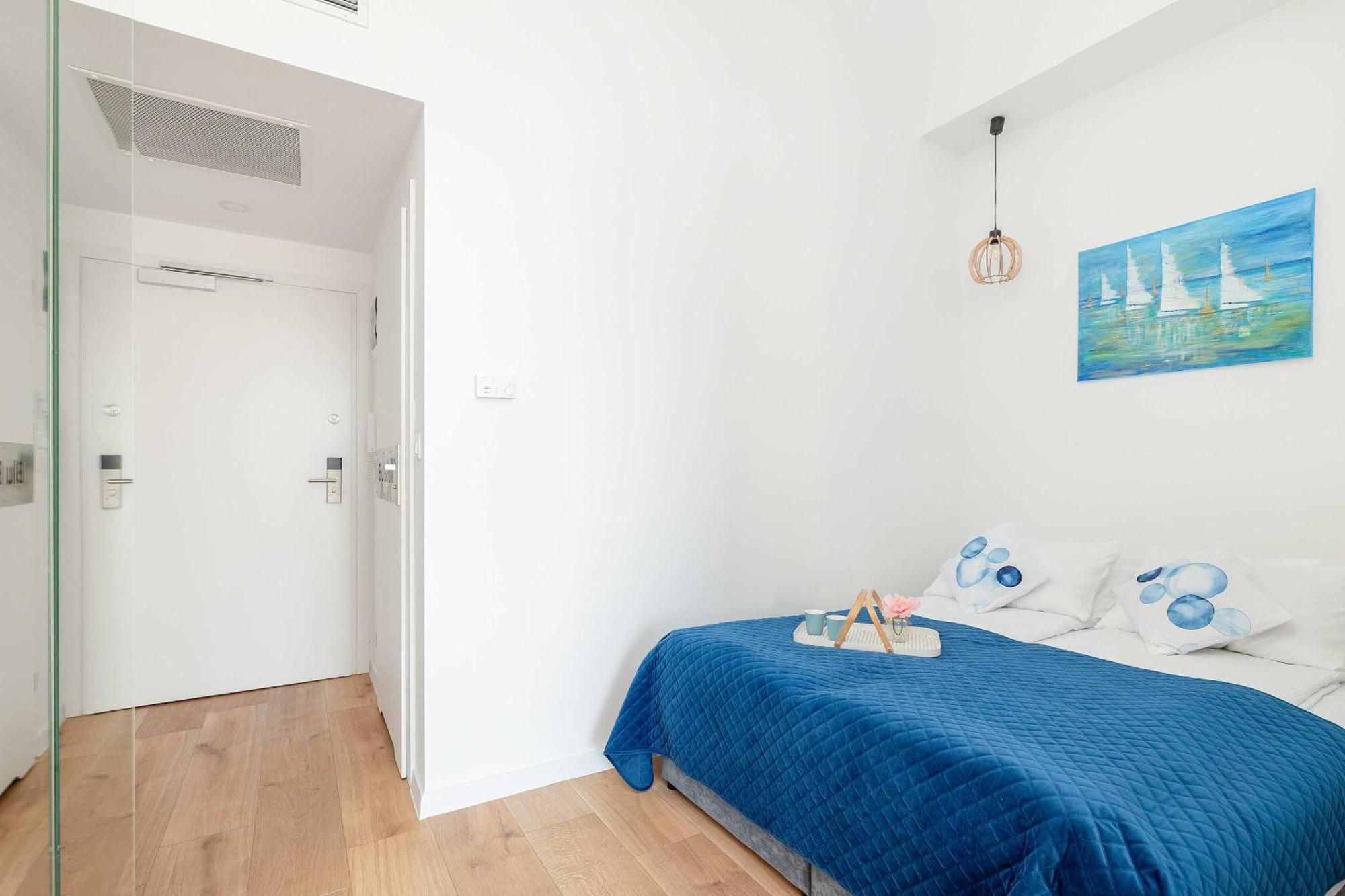 Modern & Spacious Baltin Blu By Renters Apartment Sarbinowo